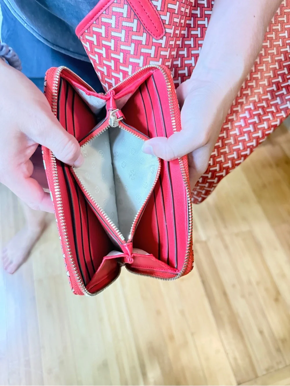Tory Burch Geometric Zip Wallet